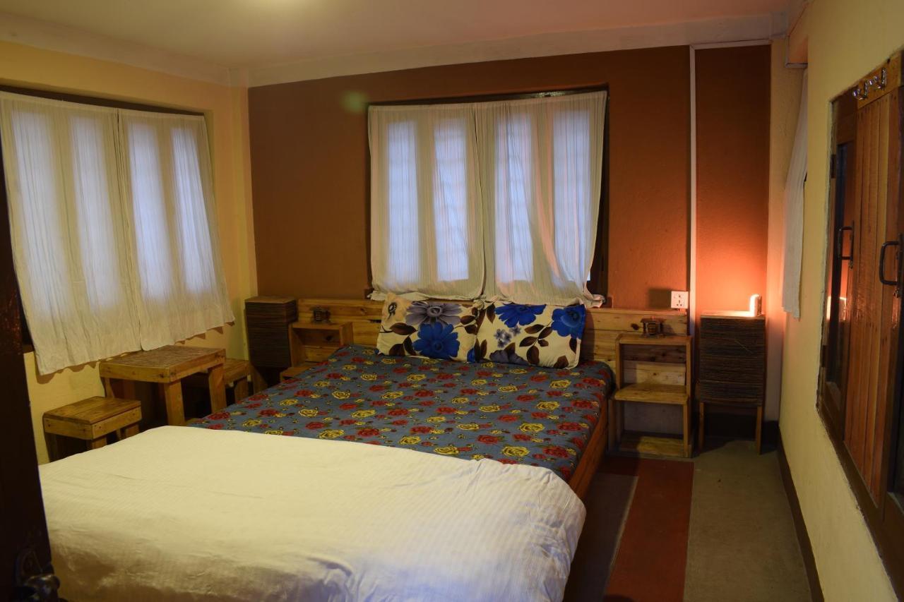 Happy Donkey Hostel Катманду Экстерьер фото