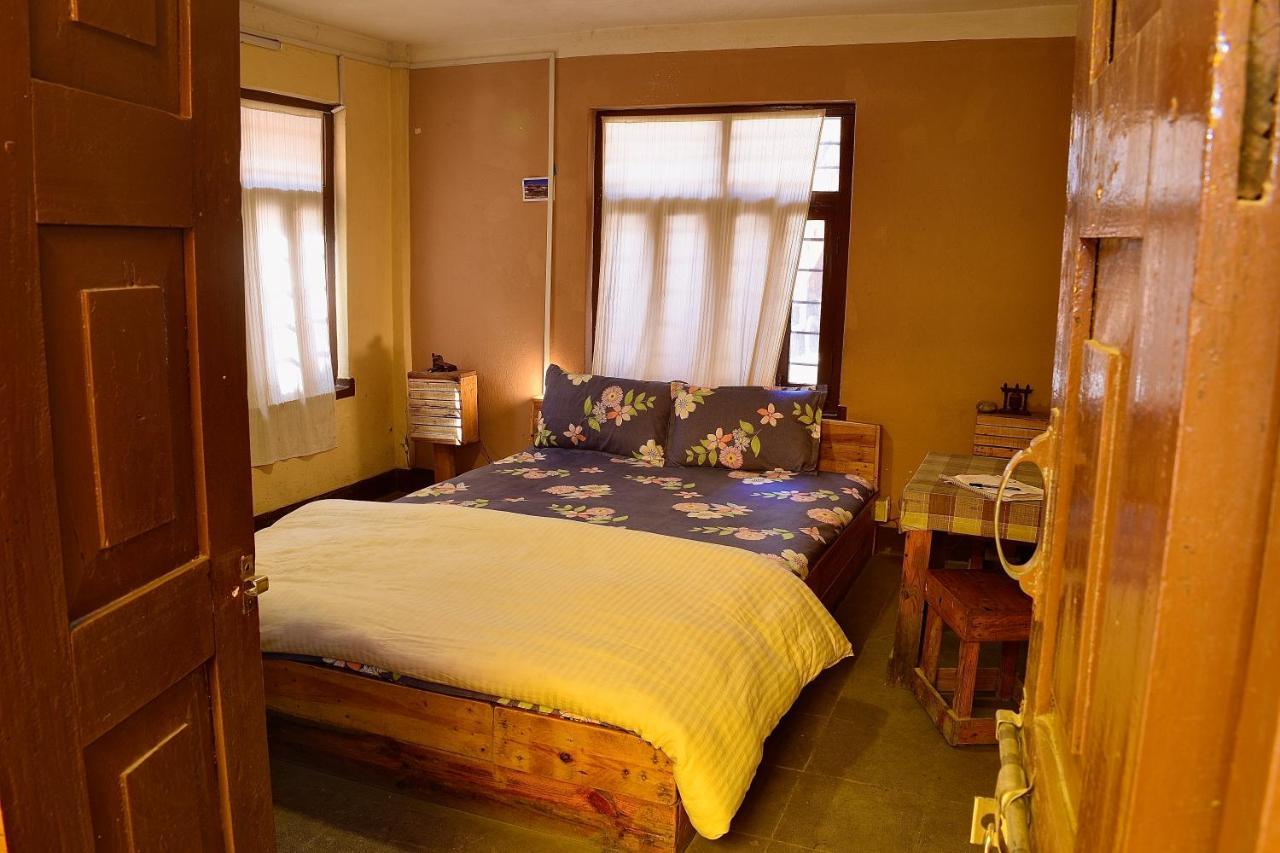 Happy Donkey Hostel Катманду Экстерьер фото