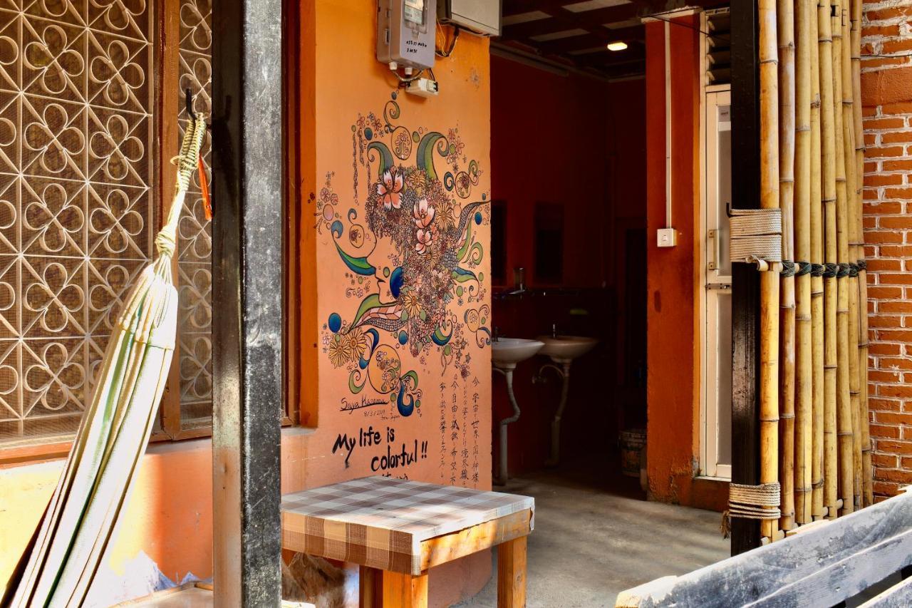 Happy Donkey Hostel Катманду Экстерьер фото
