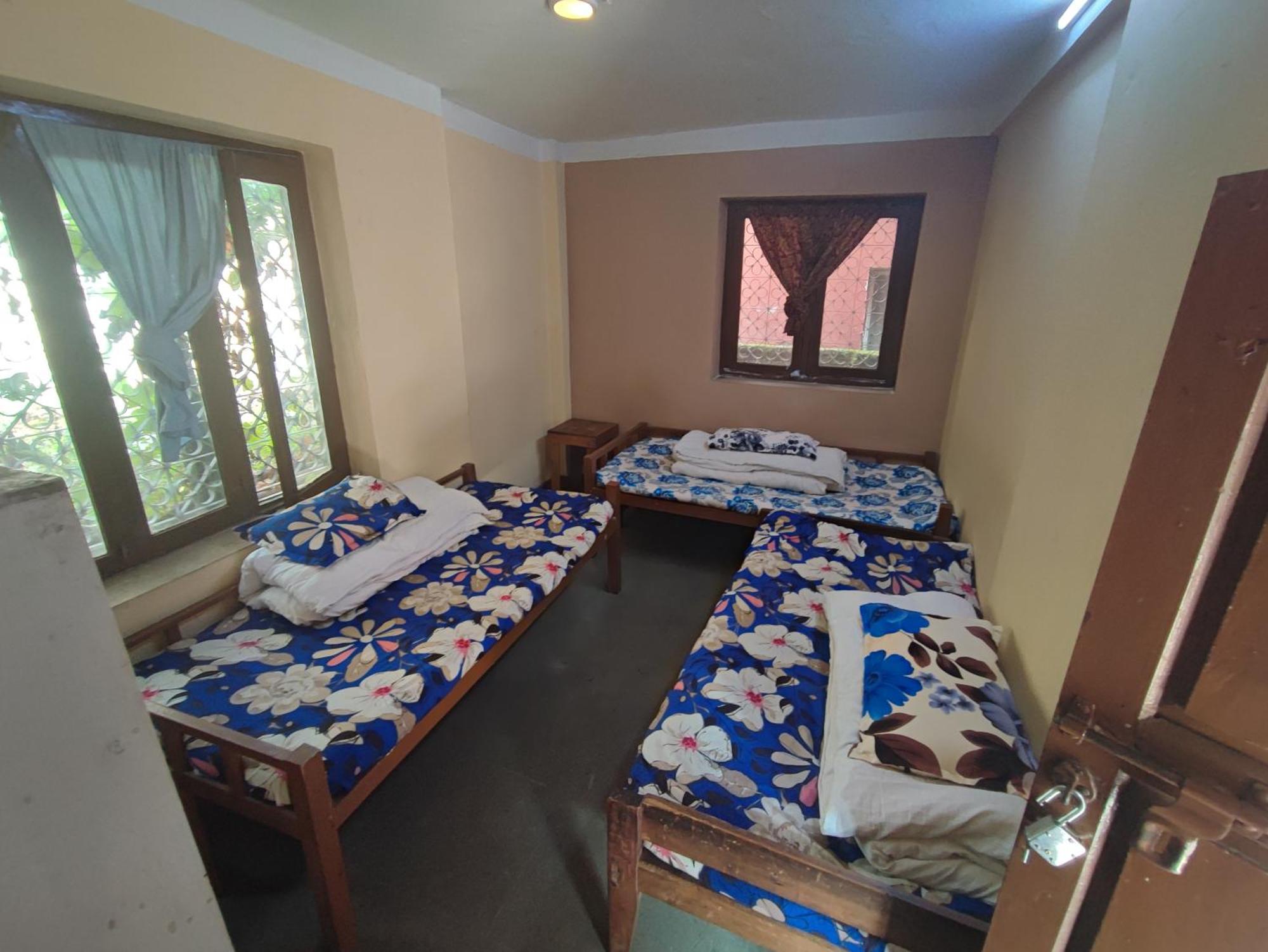 Happy Donkey Hostel Катманду Экстерьер фото